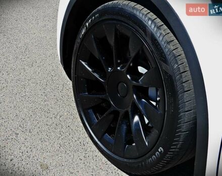 Білий Тесла Model Y, об'ємом двигуна 0 л та пробігом 67 тис. км за 25500 $, фото 4 на Automoto.ua
