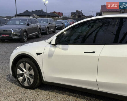Белый Тесла Model Y, объемом двигателя 0 л и пробегом 128 тыс. км за 22600 $, фото 7 на Automoto.ua