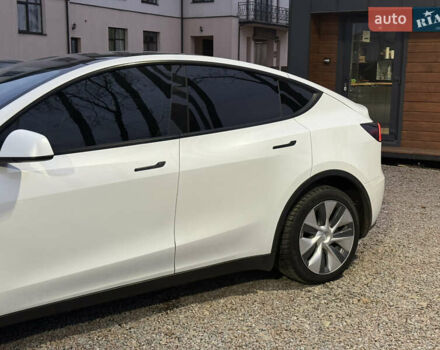 Белый Тесла Model Y, объемом двигателя 0 л и пробегом 128 тыс. км за 22600 $, фото 6 на Automoto.ua