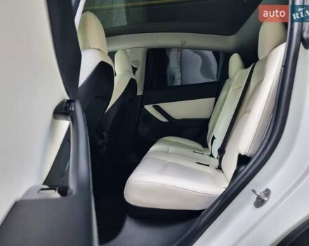 Белый Тесла Model Y, объемом двигателя 0 л и пробегом 98 тыс. км за 23699 $, фото 38 на Automoto.ua