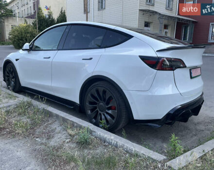 Белый Тесла Model Y, объемом двигателя 0 л и пробегом 68 тыс. км за 36000 $, фото 1 на Automoto.ua