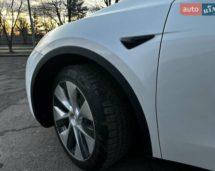 Белый Тесла Model Y, объемом двигателя 0 л и пробегом 55 тыс. км за 25450 $, фото 25 на Automoto.ua
