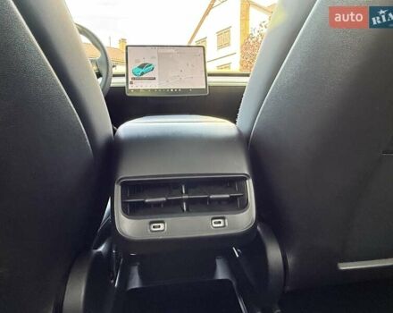 Білий Тесла Model Y, об'ємом двигуна 0 л та пробігом 79 тис. км за 24700 $, фото 79 на Automoto.ua