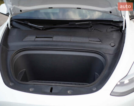 Белый Тесла Model Y, объемом двигателя 0 л и пробегом 55 тыс. км за 33000 $, фото 21 на Automoto.ua