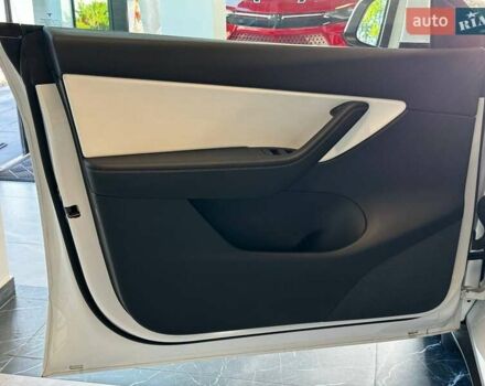 Белый Тесла Model Y, объемом двигателя 0 л и пробегом 1 тыс. км за 29500 $, фото 26 на Automoto.ua