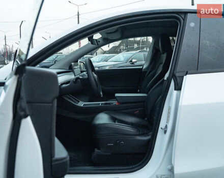 Белый Тесла Model Y, объемом двигателя 0 л и пробегом 69 тыс. км за 27500 $, фото 15 на Automoto.ua
