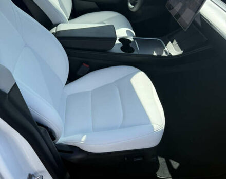 Белый Тесла Model Y, объемом двигателя 0 л и пробегом 19 тыс. км за 26500 $, фото 8 на Automoto.ua