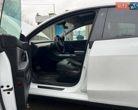 Білий Тесла Model Y, об'ємом двигуна 0 л та пробігом 88 тис. км за 24900 $, фото 36 на Automoto.ua