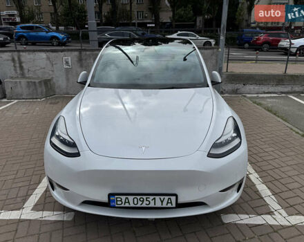 Белый Тесла Model Y, объемом двигателя 0 л и пробегом 93 тыс. км за 23000 $, фото 1 на Automoto.ua