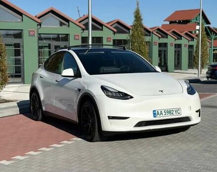 Тесла Model Y 2021 в Киеве на Automoto.ua Белый Тесла Model Y, объемом двигателя 0 л и пробегом 51 тыс. км за 27500 $, фото 1 на Automoto.ua