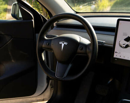 Белый Тесла Model Y, объемом двигателя 0 л и пробегом 103 тыс. км за 28400 $, фото 19 на Automoto.ua