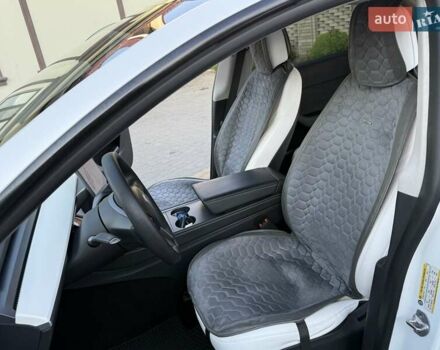 Белый Тесла Model Y, объемом двигателя 0 л и пробегом 78 тыс. км за 26800 $, фото 16 на Automoto.ua