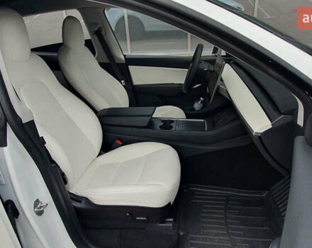 Білий Тесла Model Y, об'ємом двигуна 0 л та пробігом 74 тис. км за 25900 $, фото 9 на Automoto.ua