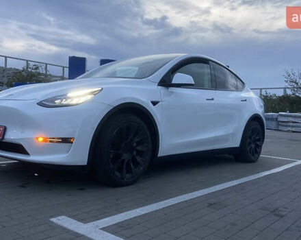 Белый Тесла Model Y, объемом двигателя 0 л и пробегом 81 тыс. км за 25000 $, фото 1 на Automoto.ua