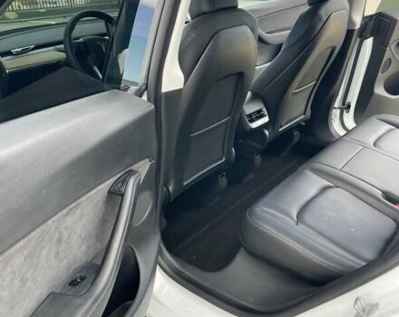 Белый Тесла Model Y, объемом двигателя 0 л и пробегом 119 тыс. км за 24600 $, фото 17 на Automoto.ua