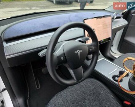 Білий Тесла Model Y, об'ємом двигуна 0 л та пробігом 44 тис. км за 26000 $, фото 3 на Automoto.ua