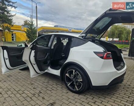 Тесла Model Y 2021 в Ровно на Automoto.ua Белый Тесла Model Y, объемом двигателя 0 л и пробегом 133 тыс. км за 22000 $, фото 35 на Automoto.ua