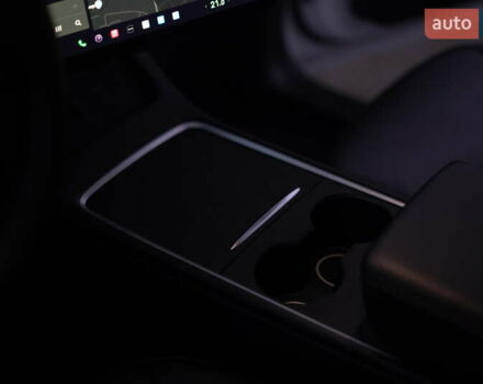 Білий Тесла Model Y, об'ємом двигуна 0 л та пробігом 66 тис. км за 23500 $, фото 53 на Automoto.ua