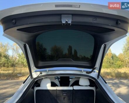 Тесла Model Y 2021 в Киеве на Automoto.ua Белый Тесла Model Y, объемом двигателя 0 л и пробегом 73 тыс. км за 29400 $, фото 32 на Automoto.ua