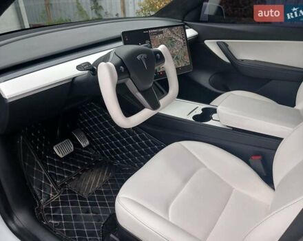 Белый Тесла Model Y, объемом двигателя 0 л и пробегом 195 тыс. км за 26000 $, фото 15 на Automoto.ua