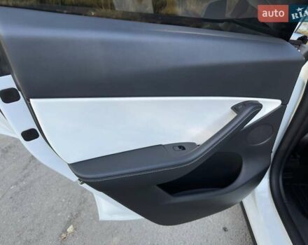 Тесла Model Y 2021 в Киеве на Automoto.ua Белый Тесла Model Y, объемом двигателя 0 л и пробегом 73 тыс. км за 29400 $, фото 27 на Automoto.ua