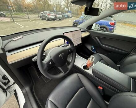 Белый Тесла Model Y, объемом двигателя 0 л и пробегом 68 тыс. км за 24900 $, фото 13 на Automoto.ua