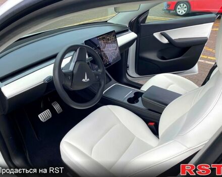 Тесла Model Y 2021 в Ирпене на Automoto.ua Белый Тесла Model Y, объемом двигателя 0 л и пробегом 80 тыс. км за 26700 $, фото 8 на Automoto.ua
