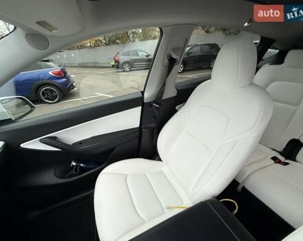Белый Тесла Model Y, объемом двигателя 0 л и пробегом 80 тыс. км за 25500 $, фото 24 на Automoto.ua