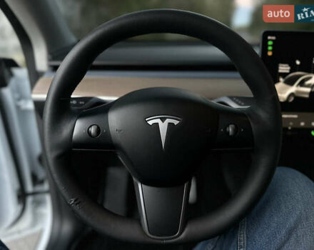 Белый Тесла Model Y, объемом двигателя 0 л и пробегом 57 тыс. км за 30000 $, фото 17 на Automoto.ua