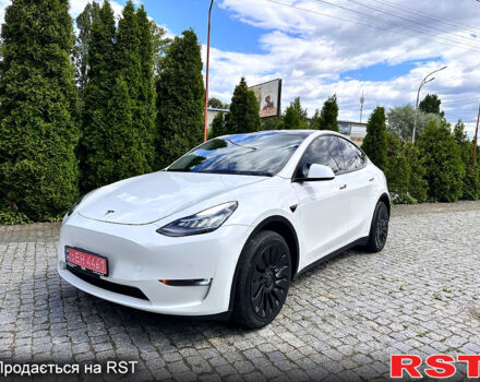 Белый Тесла Model Y, объемом двигателя 0.26 л и пробегом 80 тыс. км за 21500 $, фото 1 на Automoto.ua