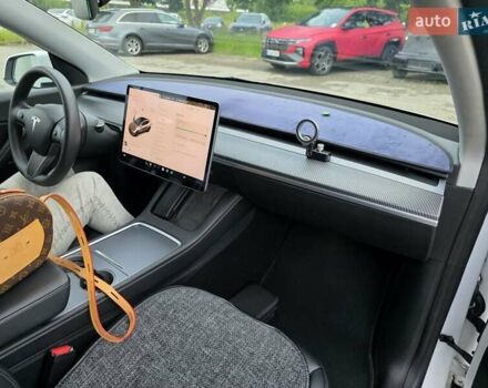 Білий Тесла Model Y, об'ємом двигуна 0 л та пробігом 44 тис. км за 26000 $, фото 4 на Automoto.ua