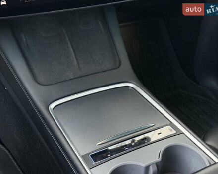 Тесла Model Y 2021 в Николаеве на Automoto.ua Белый Тесла Model Y, объемом двигателя 0 л и пробегом 80 тыс. км за 24999 $, фото 30 на Automoto.ua