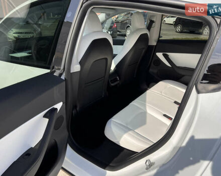 Білий Тесла Model Y, об'ємом двигуна 0 л та пробігом 15 тис. км за 27500 $, фото 6 на Automoto.ua