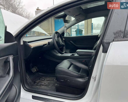 Білий Тесла Model Y, об'ємом двигуна 0 л та пробігом 88 тис. км за 24900 $, фото 33 на Automoto.ua