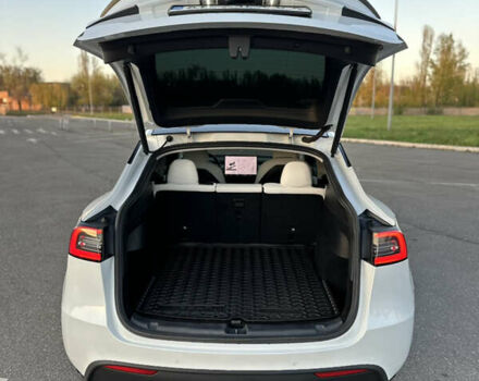 Белый Тесла Model Y, объемом двигателя 0 л и пробегом 51 тыс. км за 29500 $, фото 9 на Automoto.ua