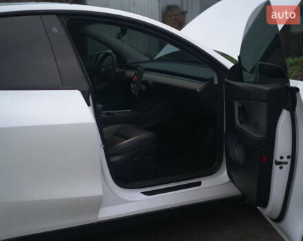 Білий Тесла Model Y, об'ємом двигуна 0 л та пробігом 66 тис. км за 23500 $, фото 49 на Automoto.ua