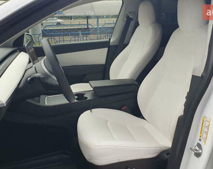 Білий Тесла Model Y, об'ємом двигуна 0 л та пробігом 74 тис. км за 25900 $, фото 10 на Automoto.ua
