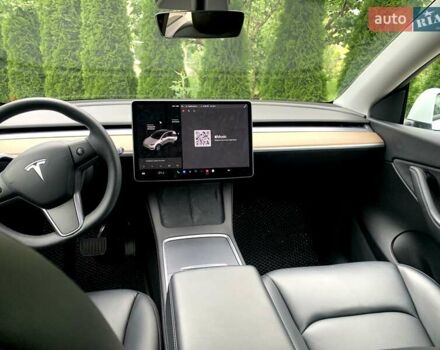 Белый Тесла Model Y, объемом двигателя 0 л и пробегом 40 тыс. км за 28600 $, фото 49 на Automoto.ua