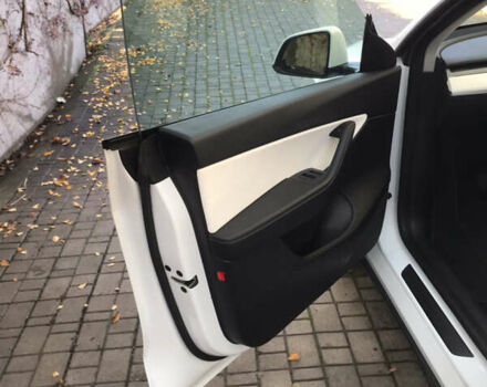 Белый Тесла Model Y, объемом двигателя 0 л и пробегом 31 тыс. км за 30000 $, фото 13 на Automoto.ua