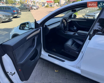 Белый Тесла Model Y, объемом двигателя 0 л и пробегом 120 тыс. км за 32500 $, фото 4 на Automoto.ua