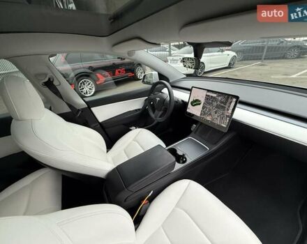 Белый Тесла Model Y, объемом двигателя 0 л и пробегом 80 тыс. км за 25500 $, фото 29 на Automoto.ua