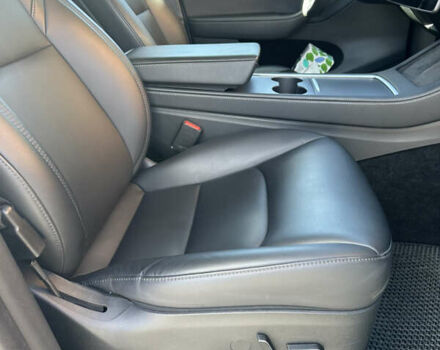 Тесла Model Y 2021 в Киеве на Automoto.ua Белый Тесла Model Y, объемом двигателя 0 л и пробегом 117 тыс. км за 35000 $, фото 28 на Automoto.ua