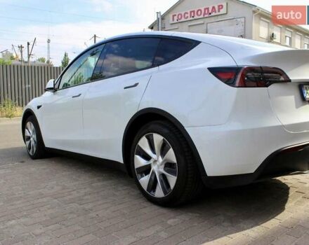 Белый Тесла Model Y, объемом двигателя 0 л и пробегом 67 тыс. км за 27000 $, фото 5 на Automoto.ua