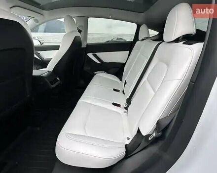 Белый Тесла Model Y, объемом двигателя 0 л и пробегом 98 тыс. км за 26500 $, фото 6 на Automoto.ua