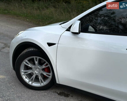 Белый Тесла Model Y, объемом двигателя 0 л и пробегом 57 тыс. км за 30000 $, фото 5 на Automoto.ua