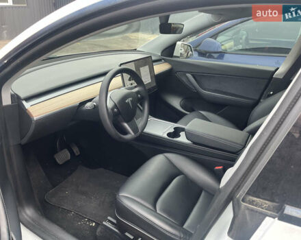 Білий Тесла Model Y, об'ємом двигуна 0 л та пробігом 56 тис. км за 25000 $, фото 7 на Automoto.ua