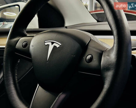 Белый Тесла Model Y, объемом двигателя 0 л и пробегом 74 тыс. км за 24999 $, фото 15 на Automoto.ua