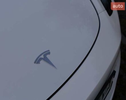 Белый Тесла Model Y, объемом двигателя 0 л и пробегом 103 тыс. км за 28400 $, фото 4 на Automoto.ua