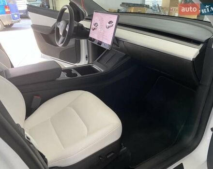 Белый Тесла Model Y, объемом двигателя 0 л и пробегом 58 тыс. км за 26300 $, фото 34 на Automoto.ua