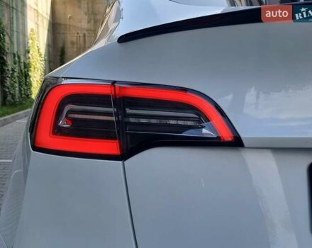 Белый Тесла Model Y, объемом двигателя 0 л и пробегом 98 тыс. км за 26499 $, фото 58 на Automoto.ua